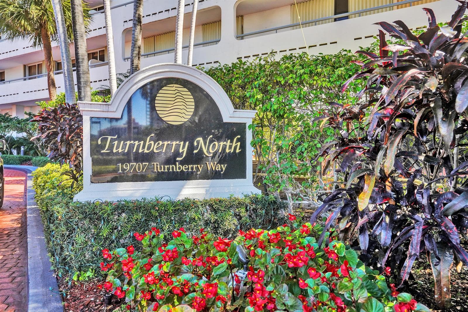 19707 Turnberry Way 18j photo 4