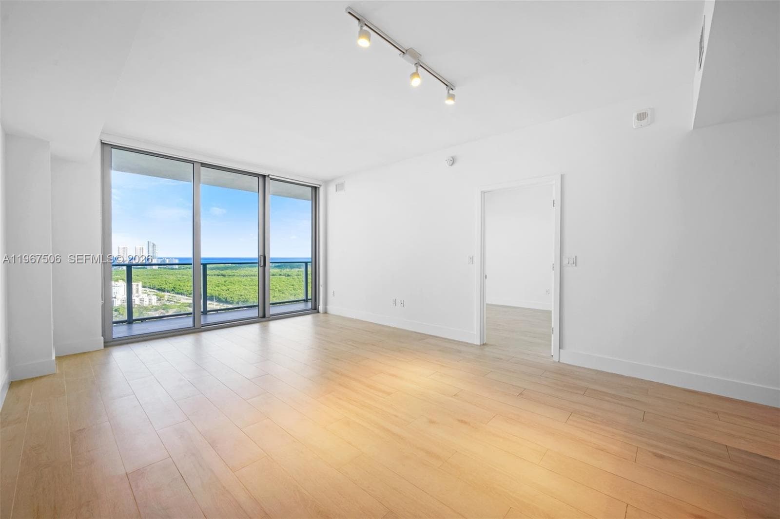 16385 Biscayne Blvd 3020 photo 6
