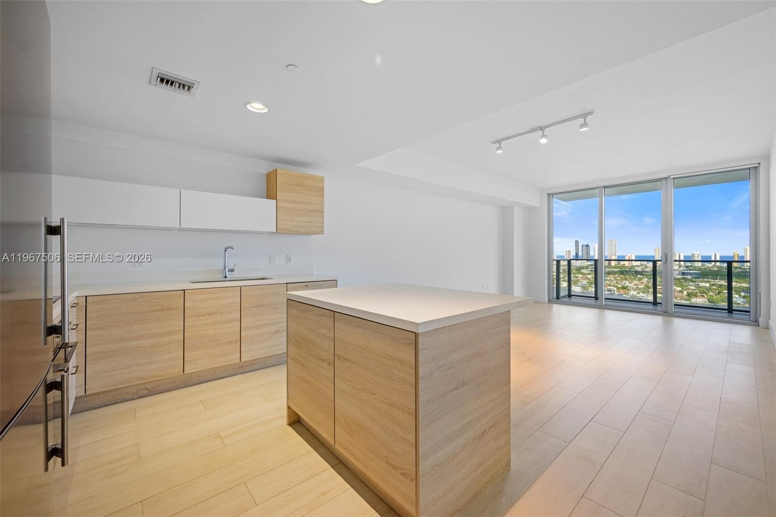 16385 Biscayne Blvd 3020 photo 9