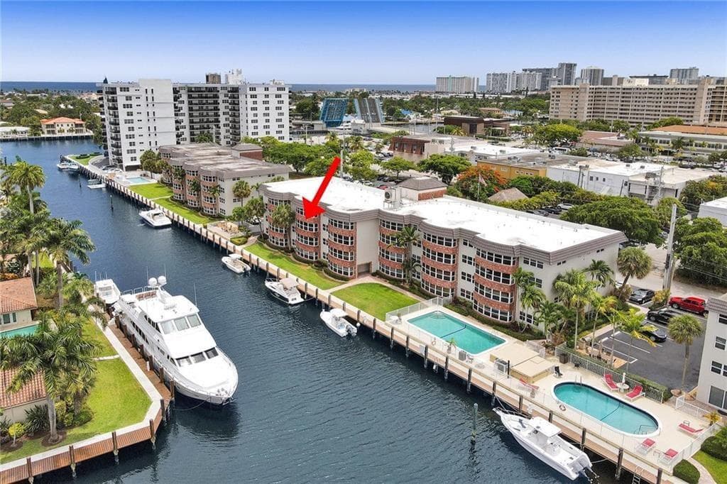 3111 NE 51st Street #305 1