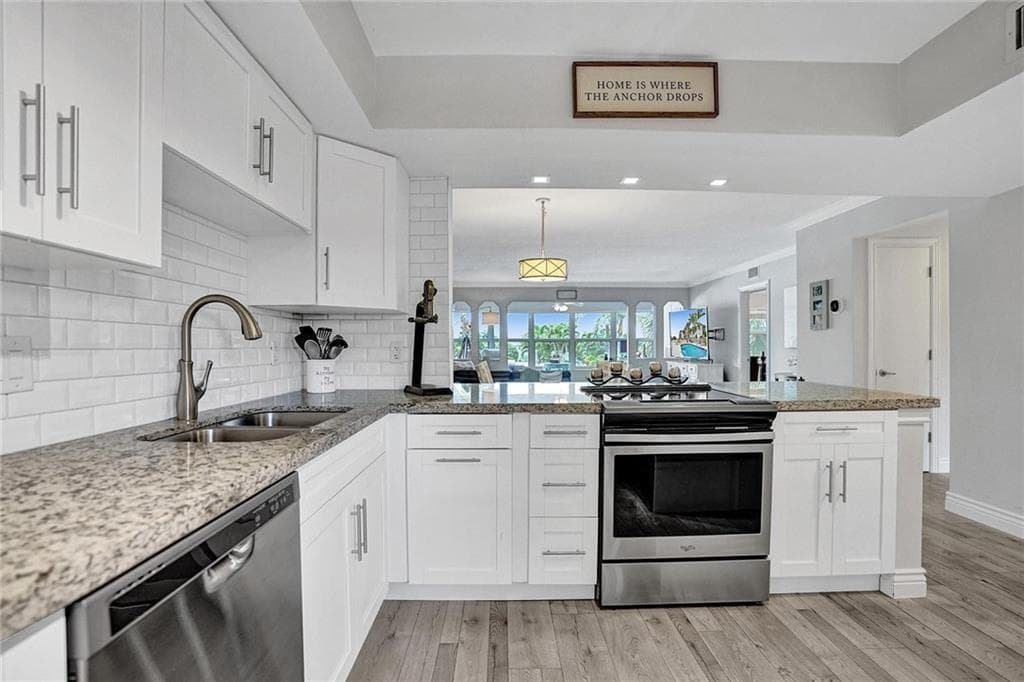 3111 NE 51st Street #305 5