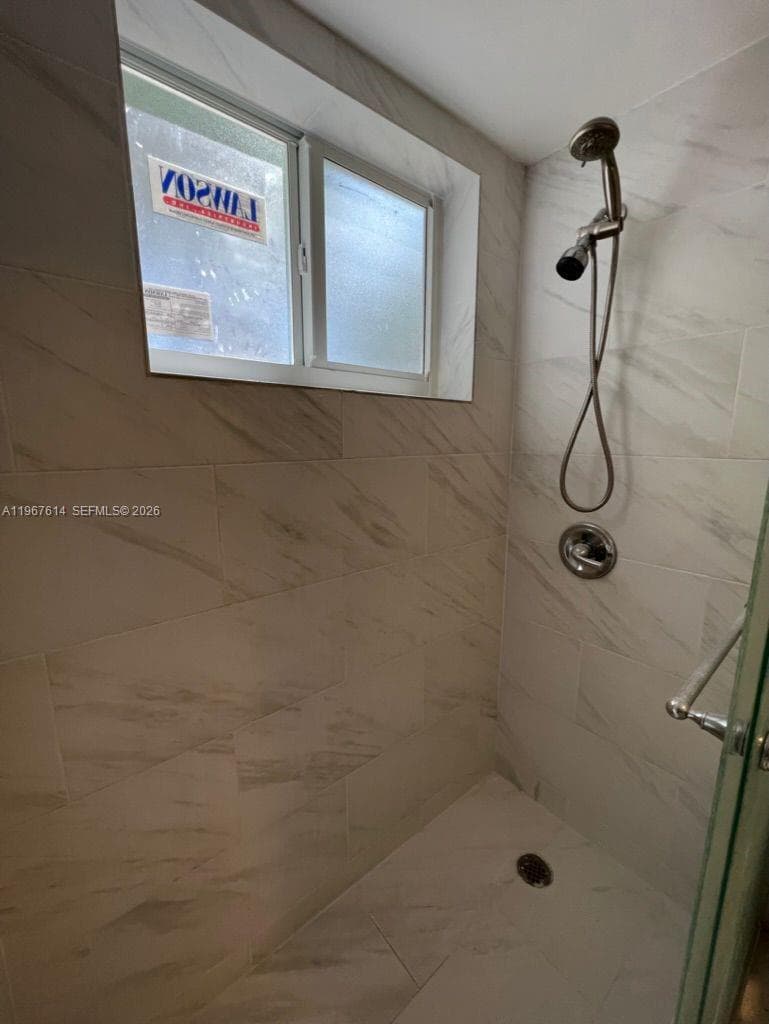 2430 NE 135th St 105 photo 17
