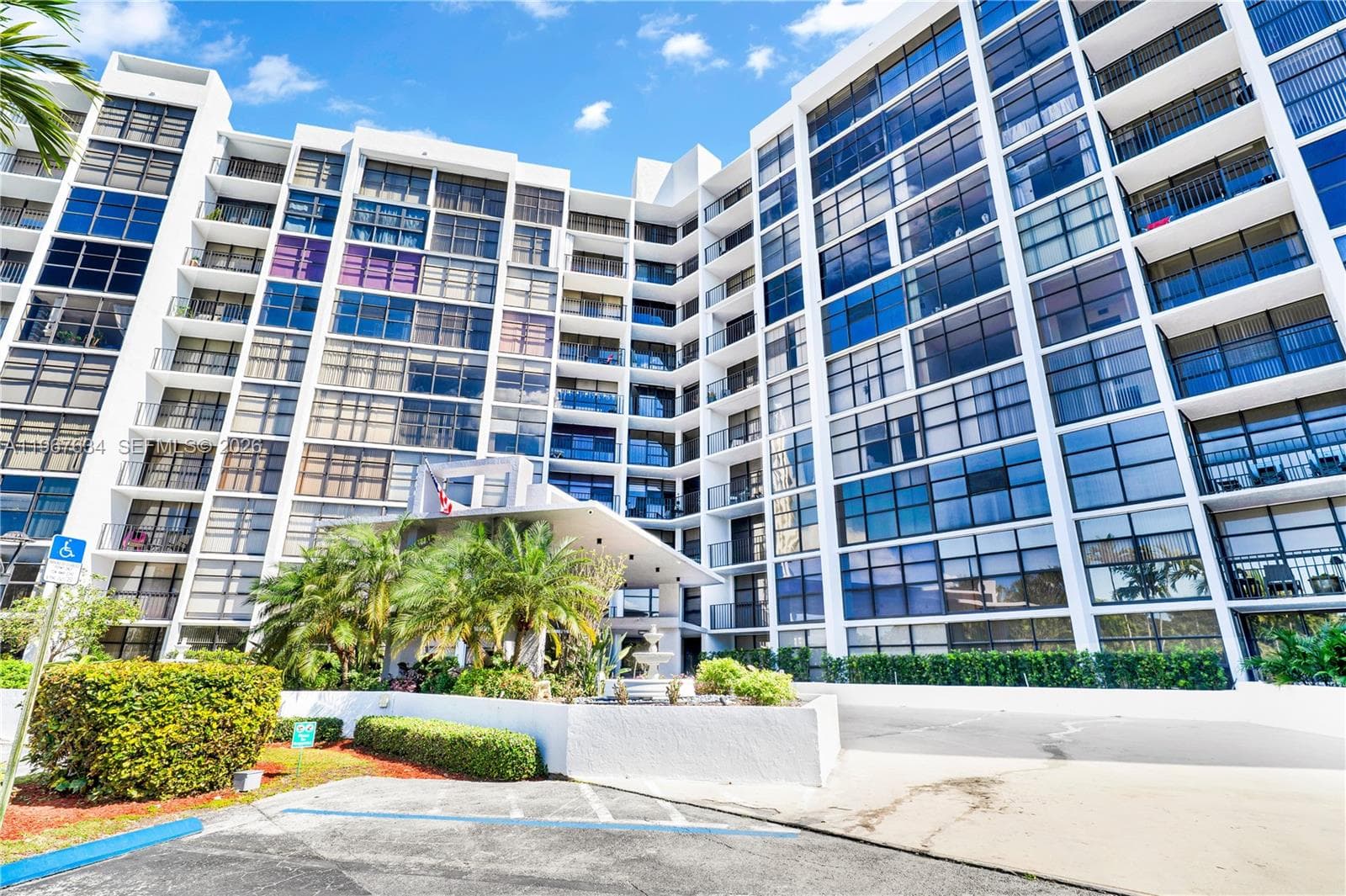 600 Parkview Dr 1