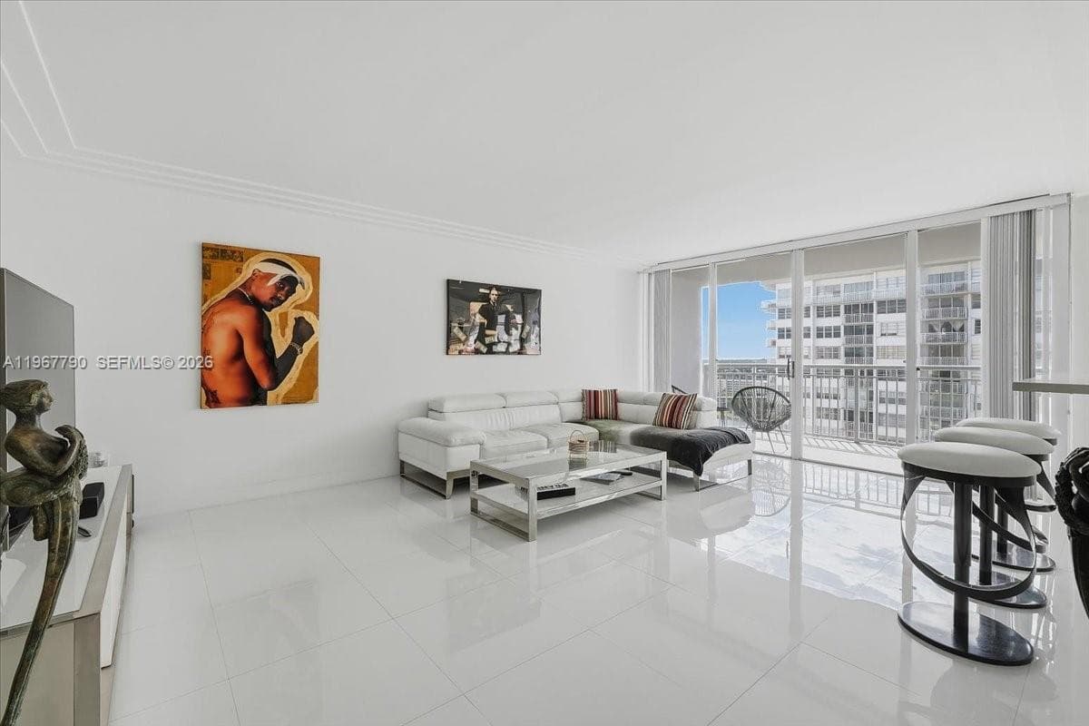 18051 Biscayne Blvd 1701 photo 3