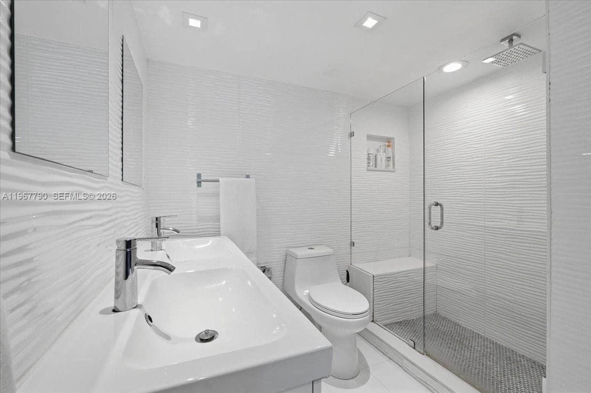 18051 Biscayne Blvd 1701 photo 11