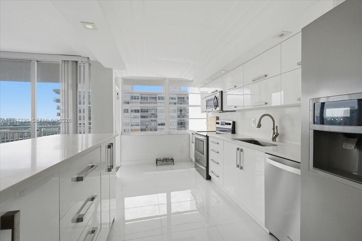 18051 Biscayne Blvd 1701 photo 8