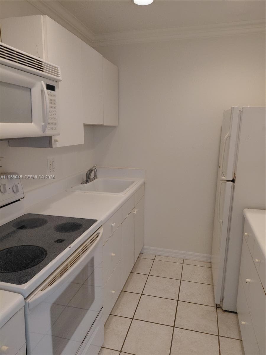 731 Hummingbird Way 10 photo 6