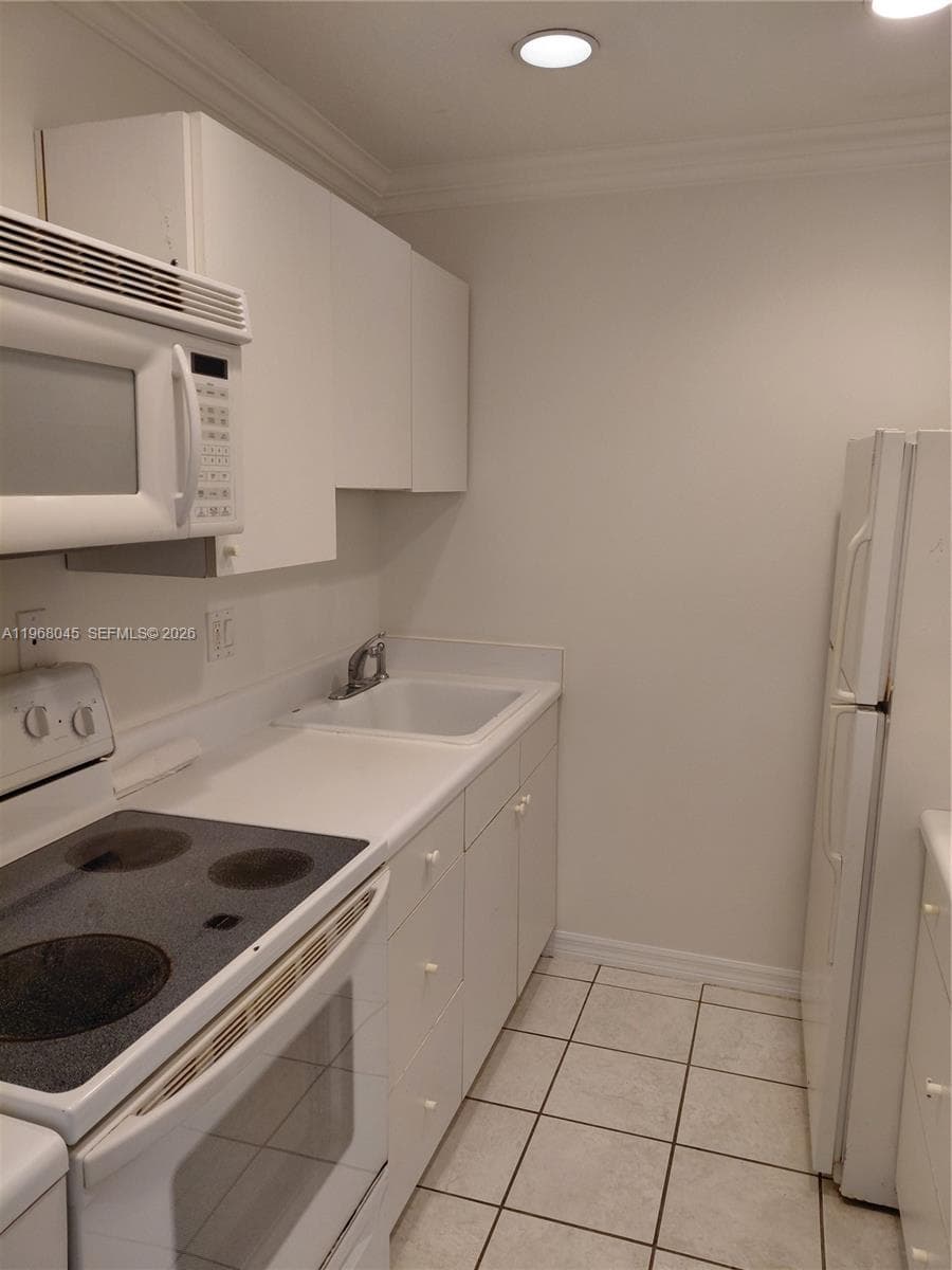 731 Hummingbird Way 10 photo 16