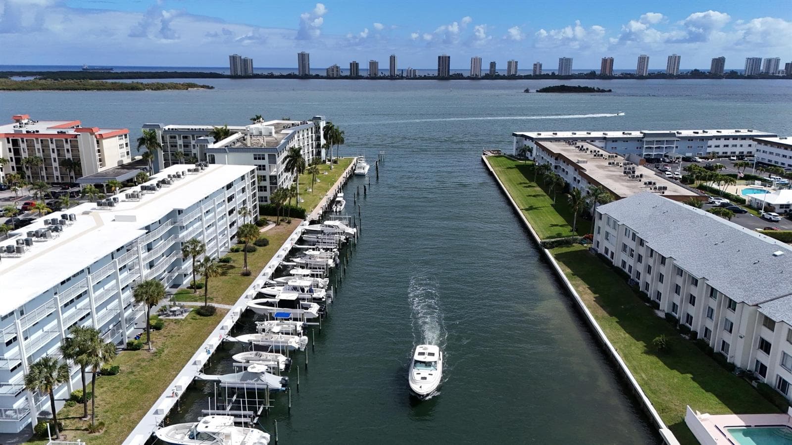 104 Paradise Harbour Boulevard #114 4
