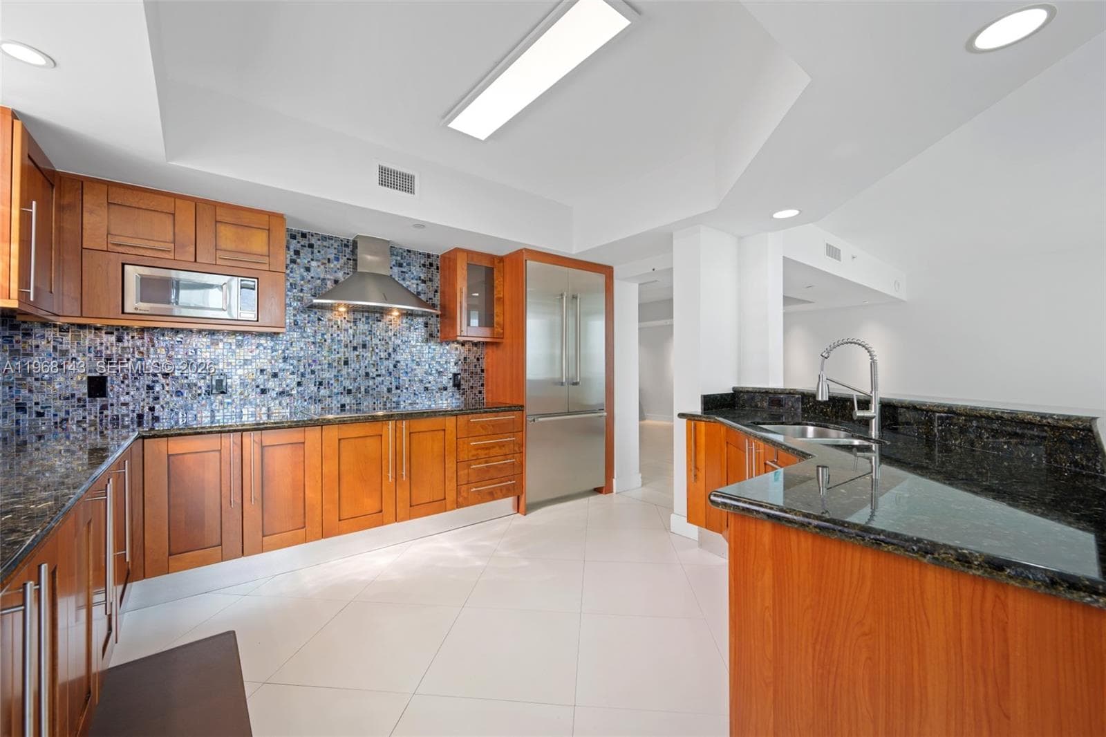 3301 NE 183 2209 photo 6