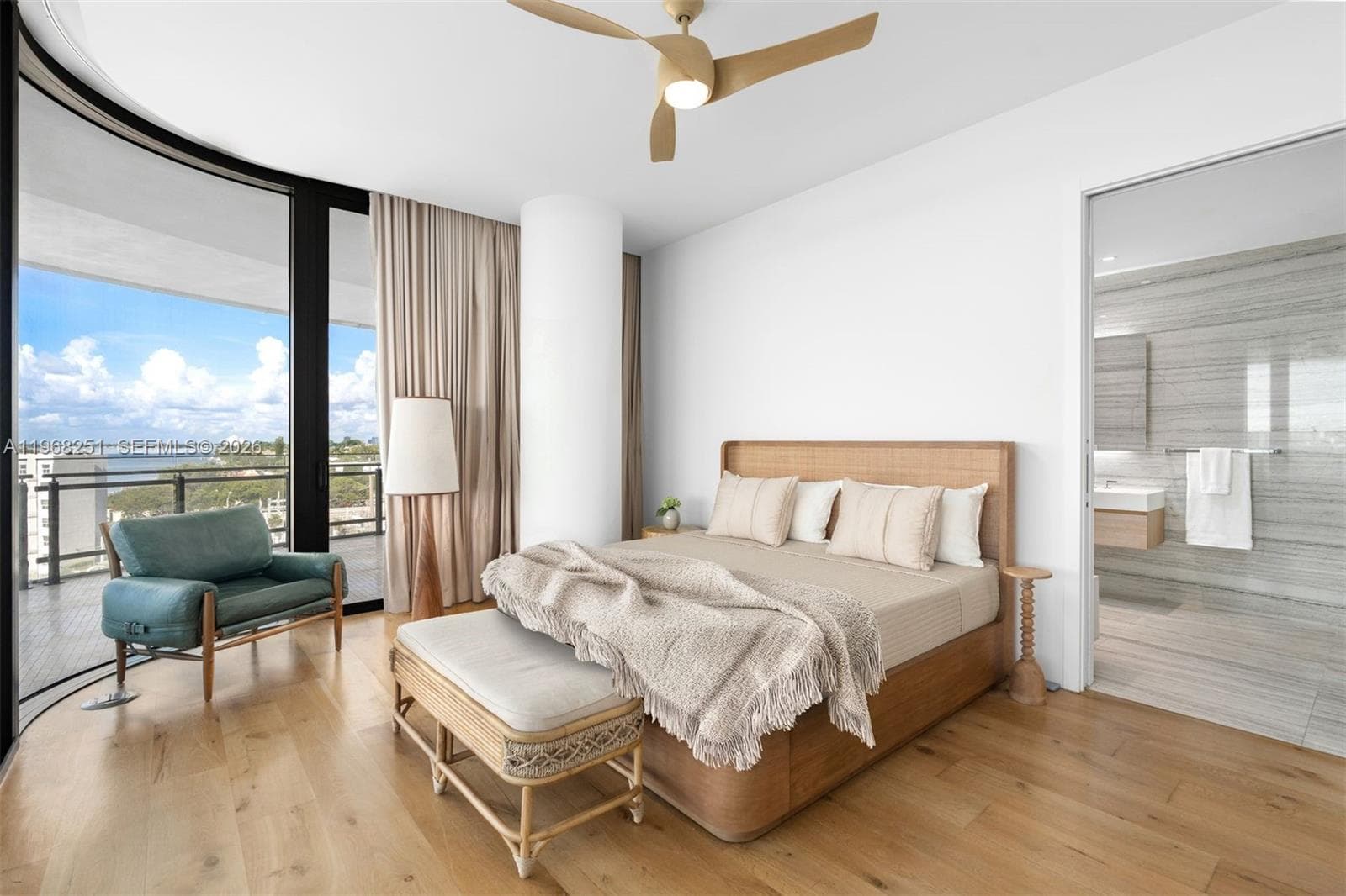 8701 Collins Ave 606 photo 4