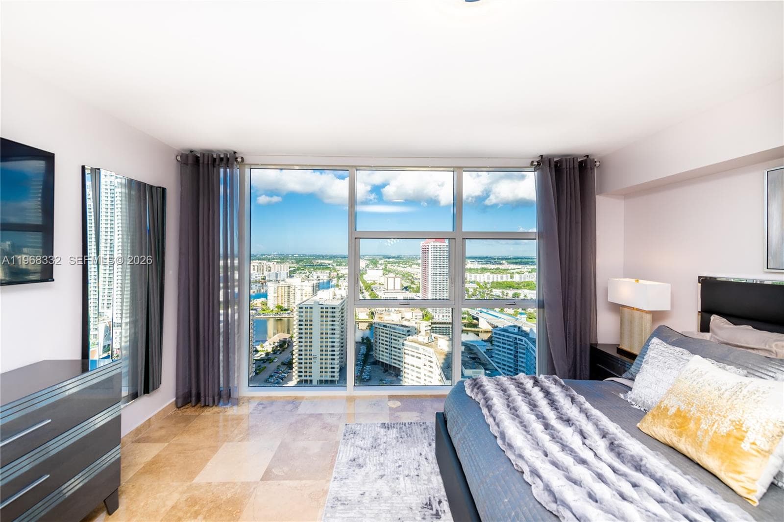 1830 S Ocean Dr 2907 photo 4