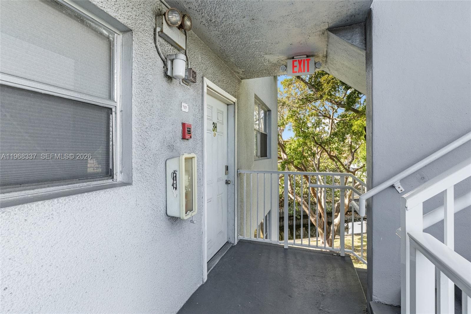 112 Royal Park Dr 3H photo 3