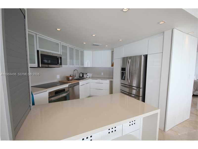 5151 COLLINS AV 532 photo 13