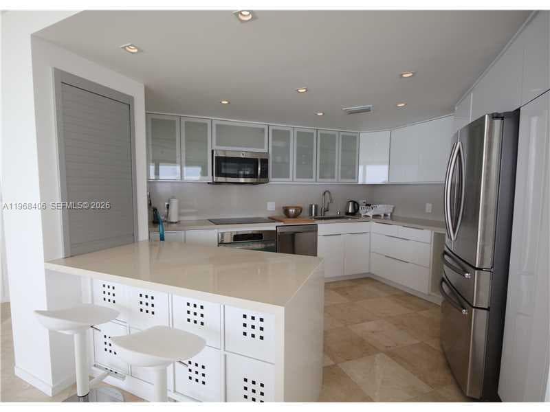 5151 COLLINS AV 532 photo 10