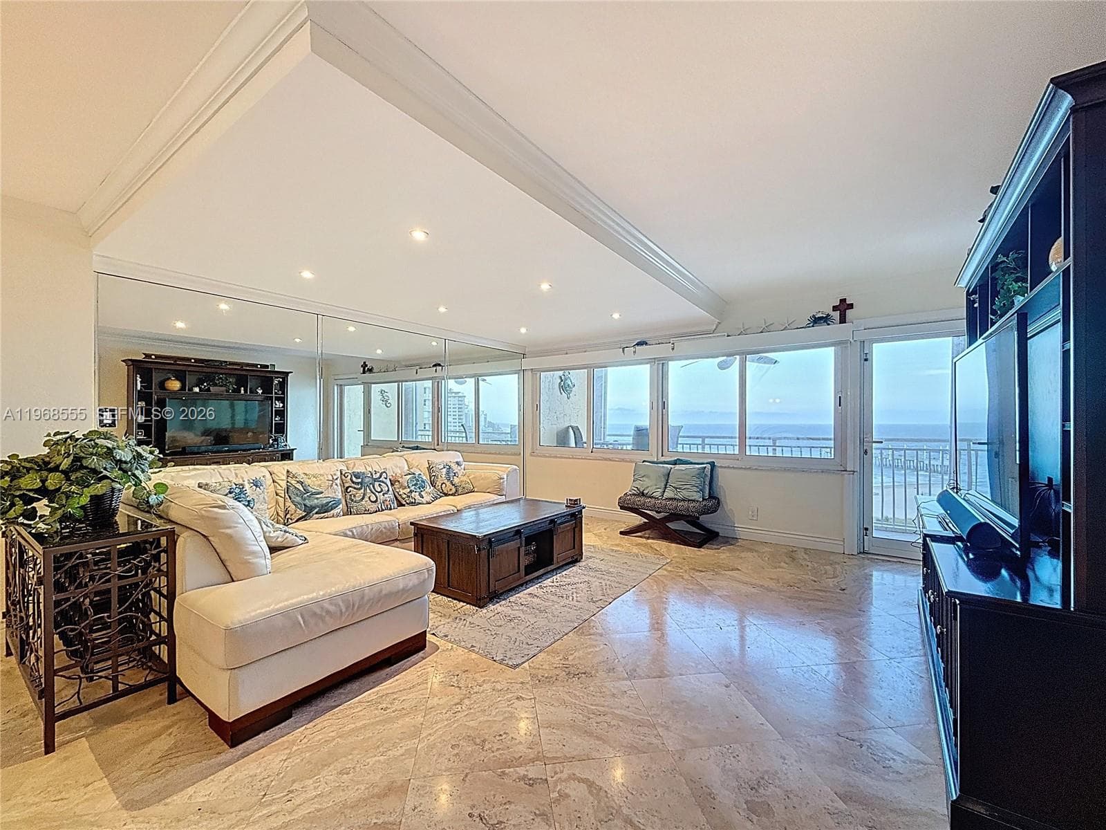328 Ocean Blvd 2