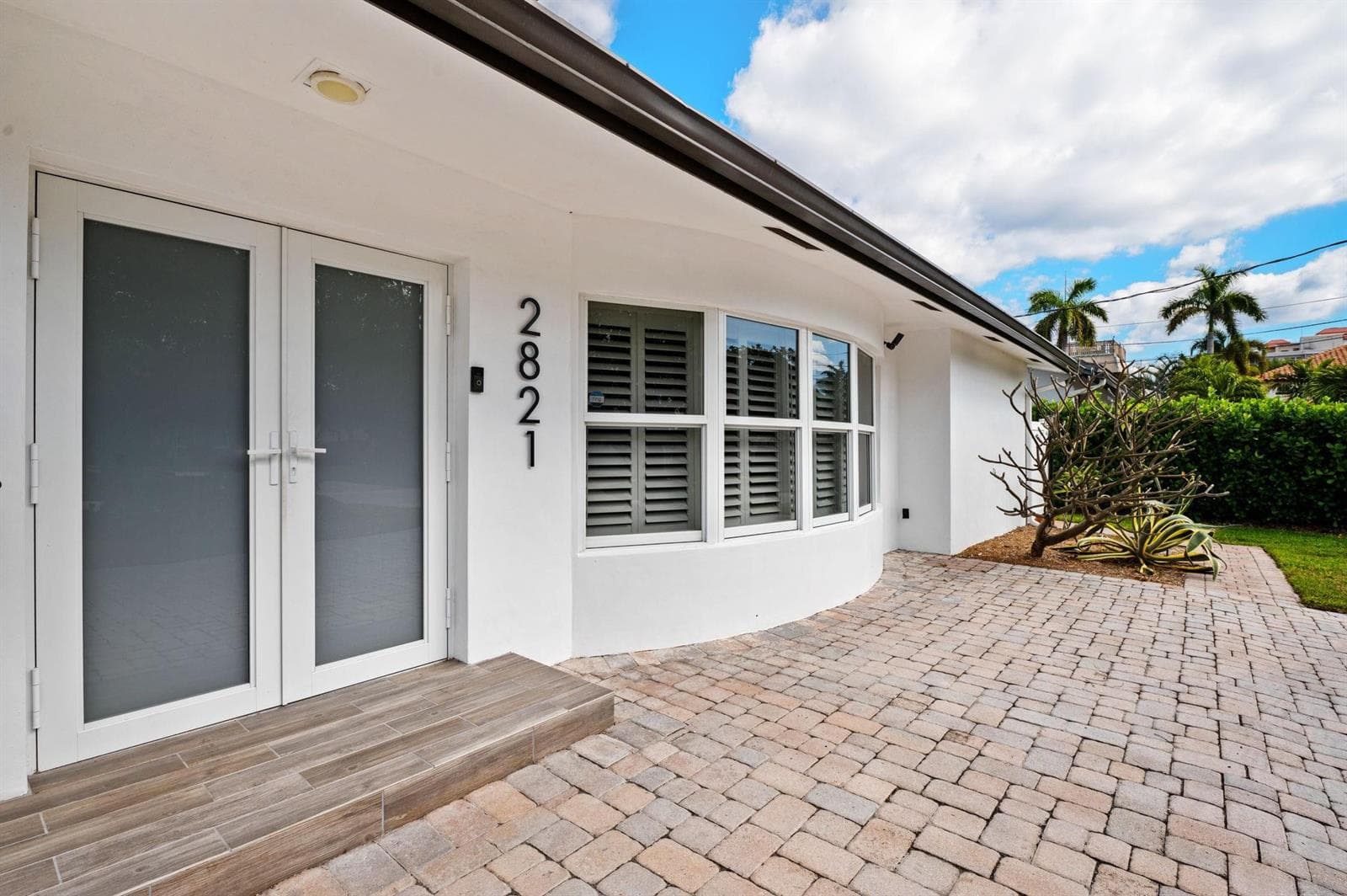 2821 NE 9th 5