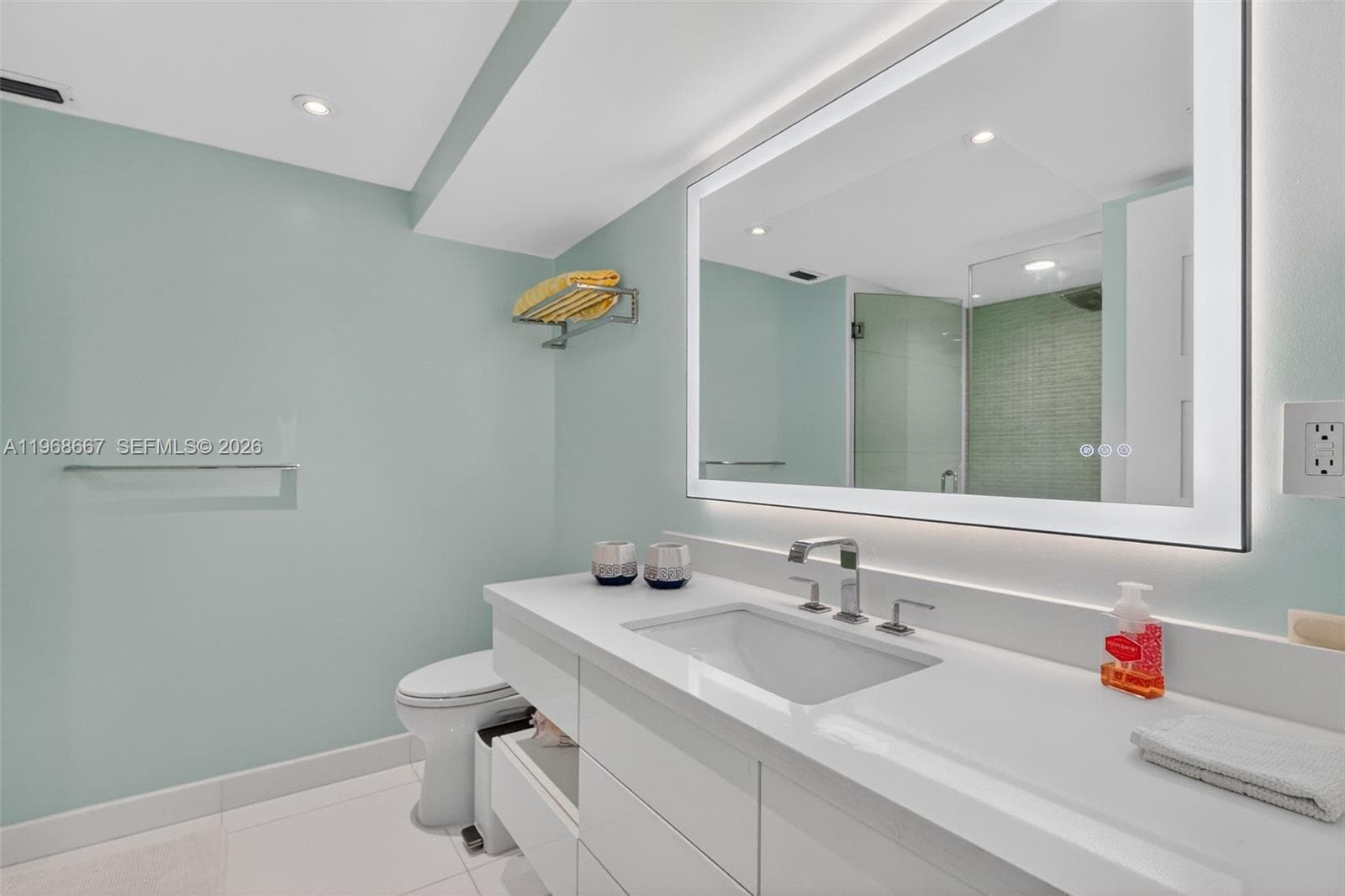 600 Grapetree Dr 11BN photo 21