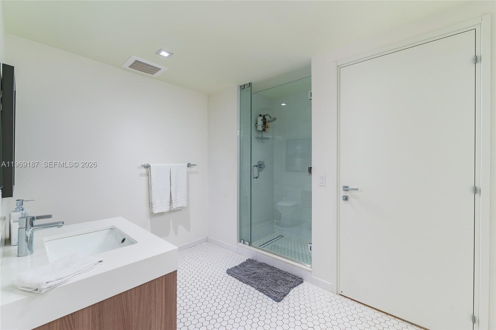 401 Birch Rd 502 photo 17
