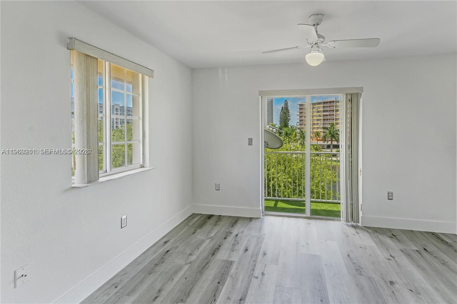 2054 NE 167th St 3-122 photo 9