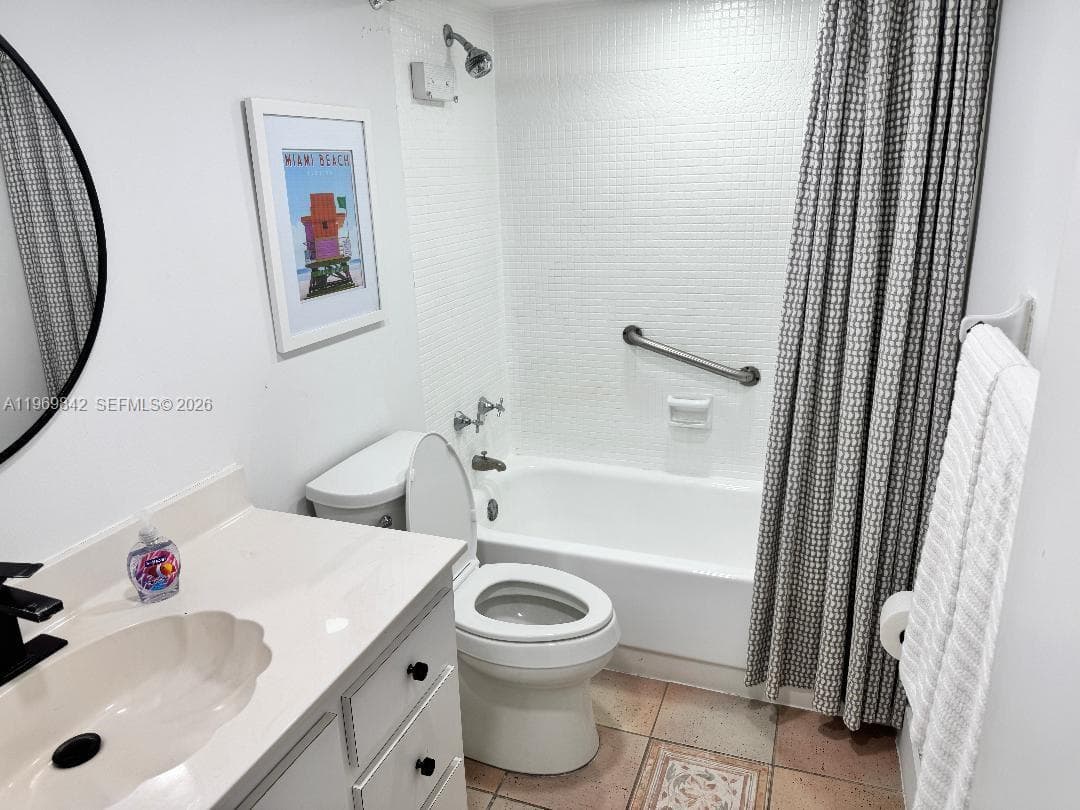 5005 Collins Ave 1404 photo 4