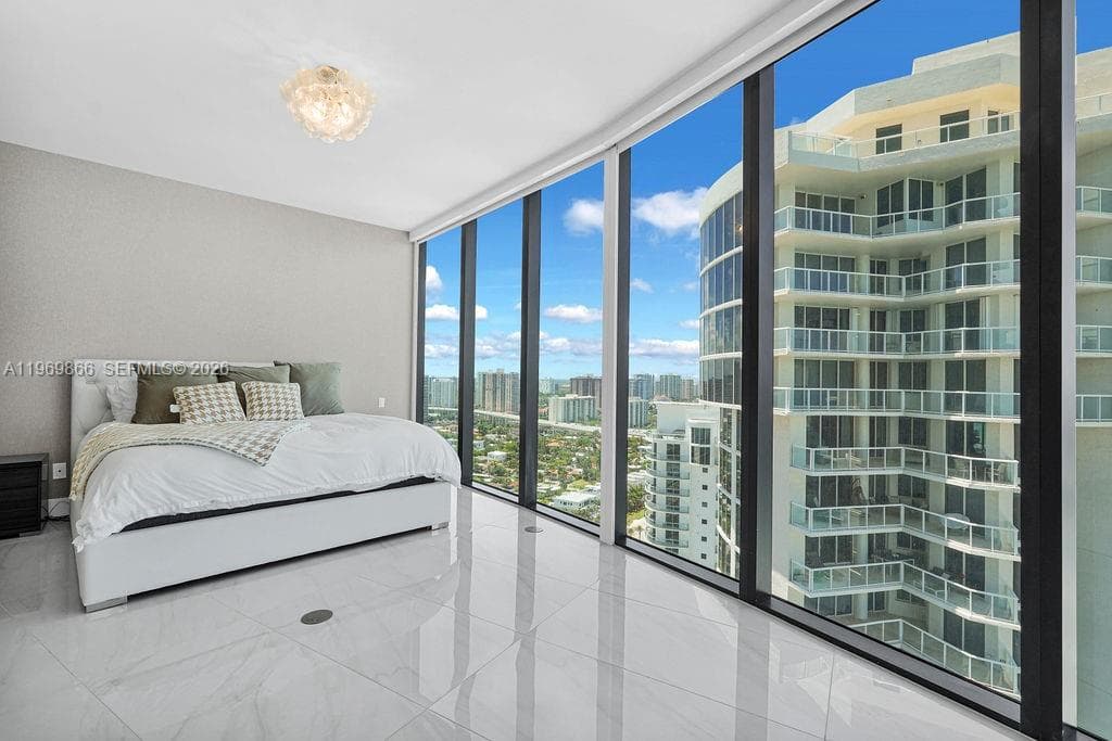 18555 Collins Ave 2605 photo 12