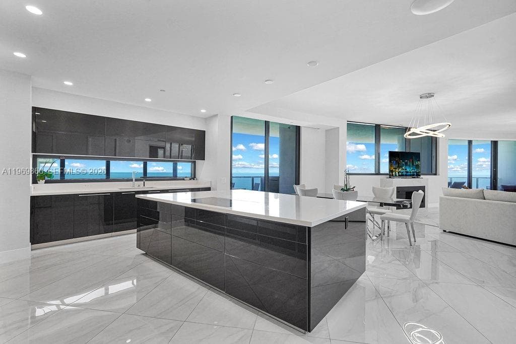 18555 Collins Ave 2605 photo 9