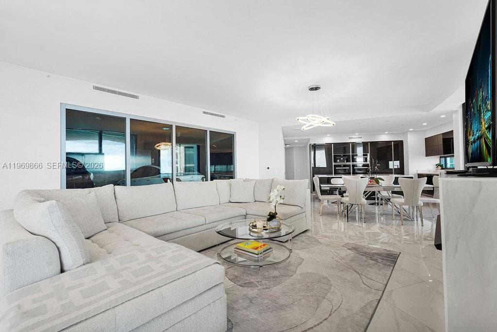 18555 Collins Ave 4