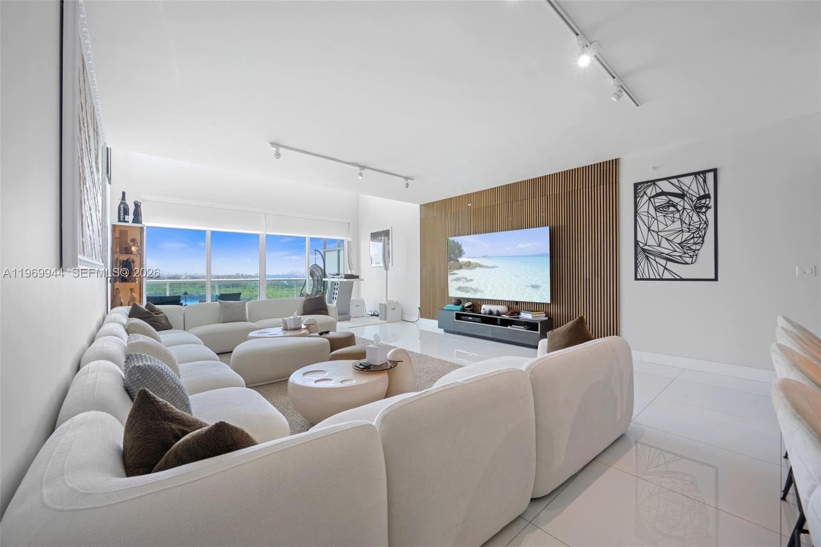 400 Sunny Isles Blvd #2004 4