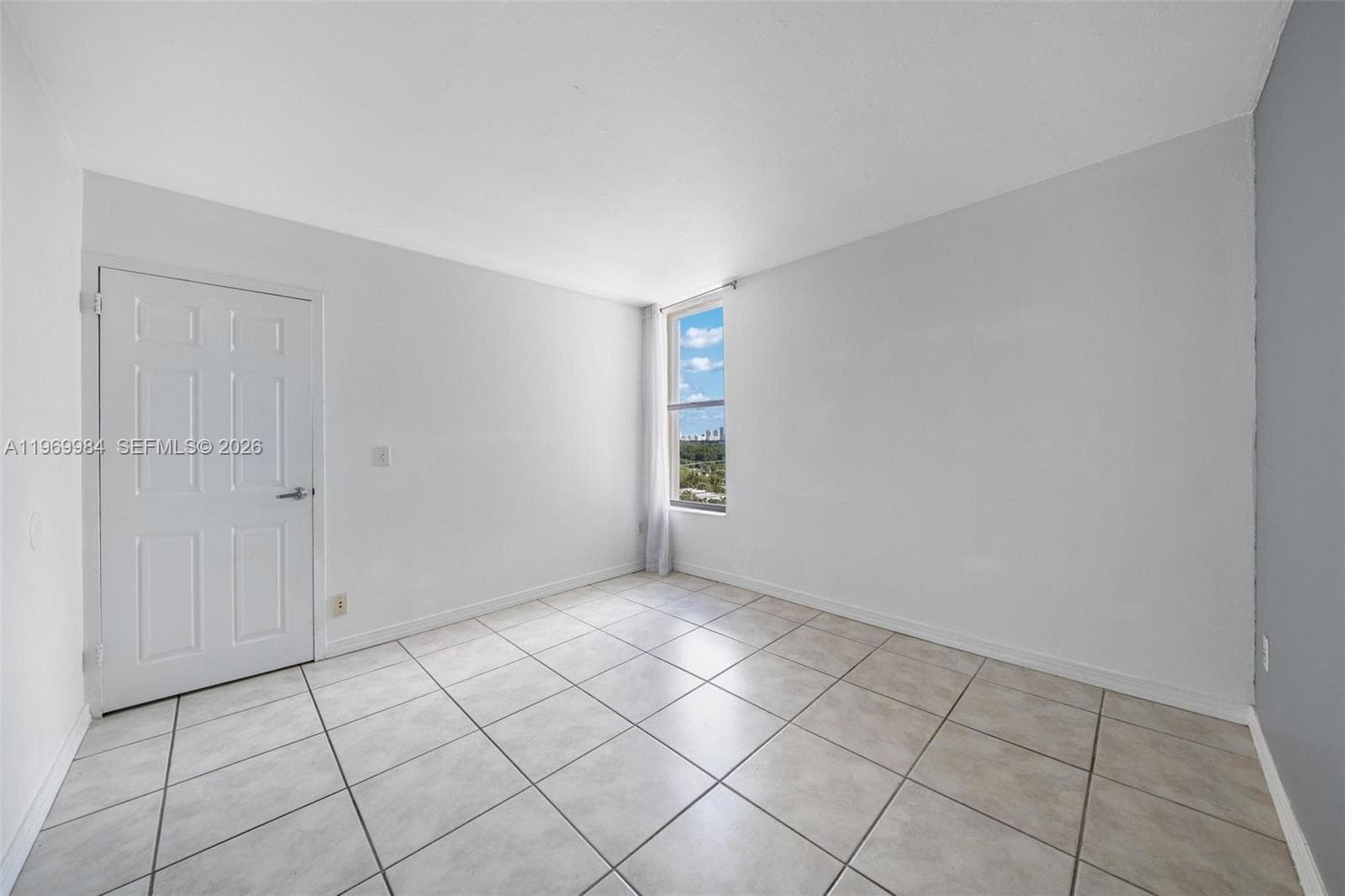 2350 NE 135th St 811 photo 23