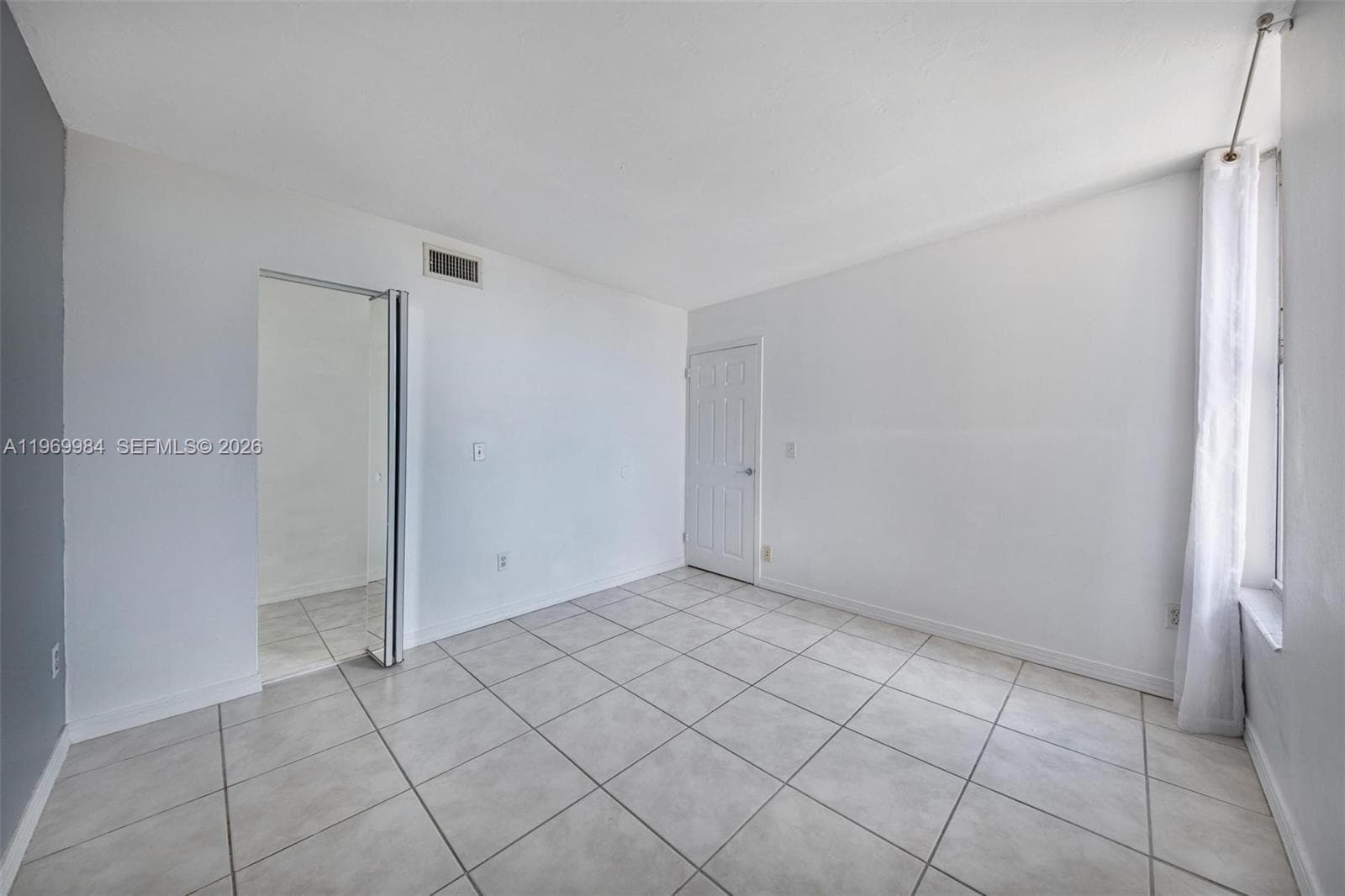 2350 NE 135th St 811 photo 24
