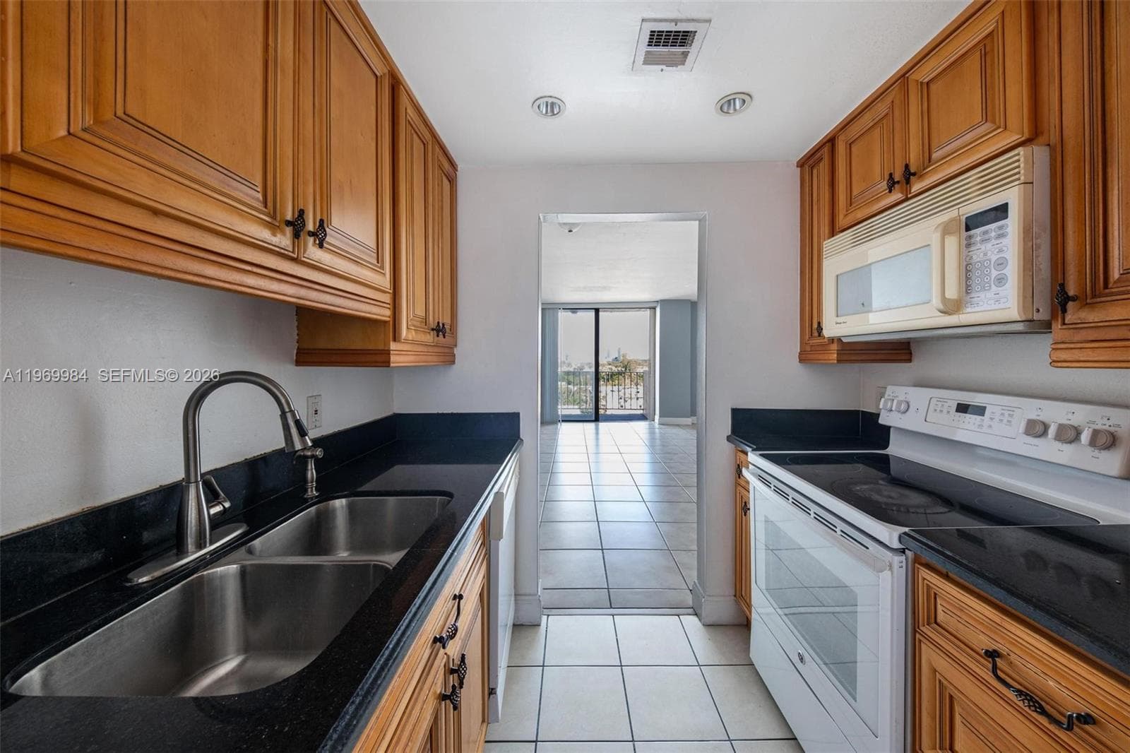 2350 NE 135th St 811 photo 10