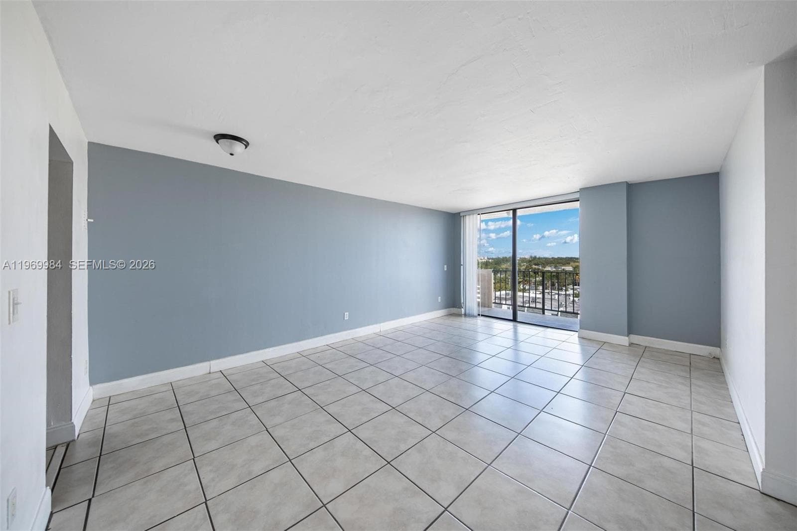 2350 NE 135th St 811 photo 14
