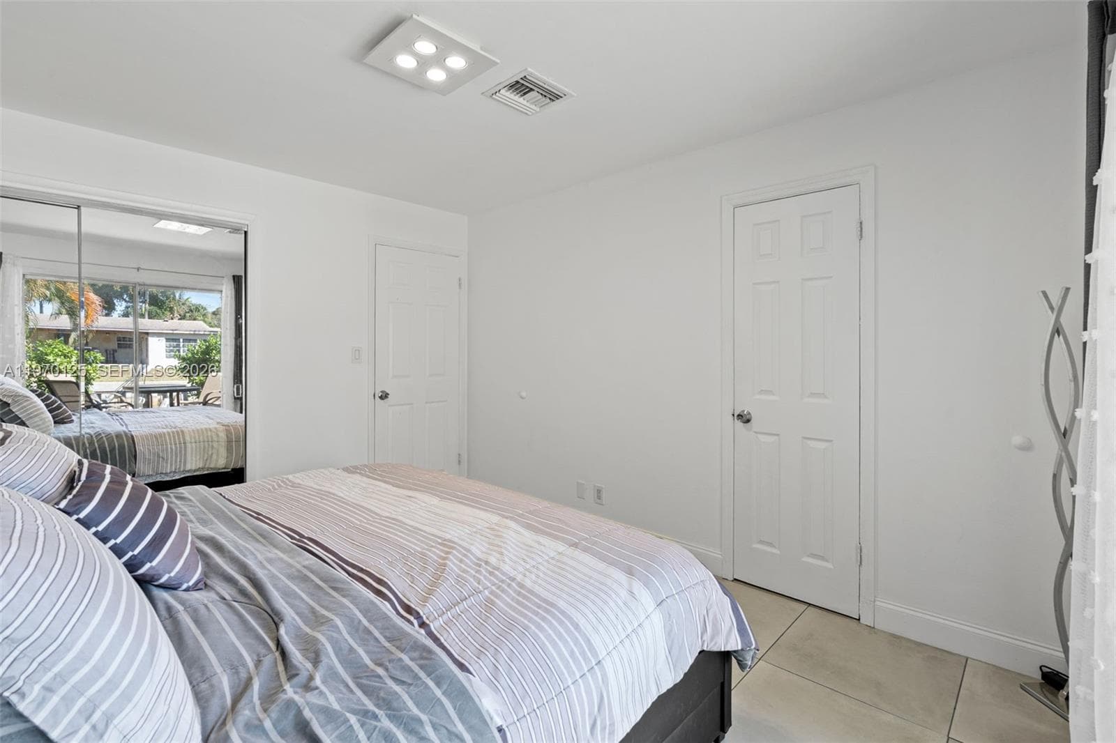 3035 Hayes St photo 21