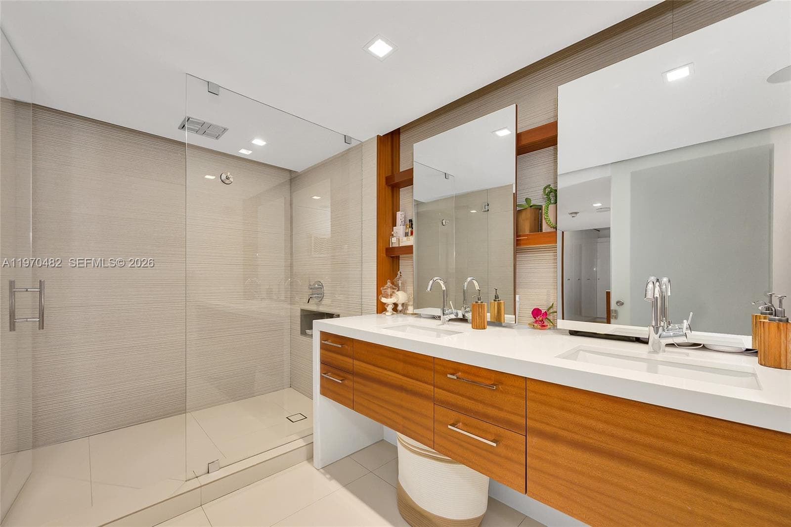 199 Ocean Lane Dr 401 photo 20