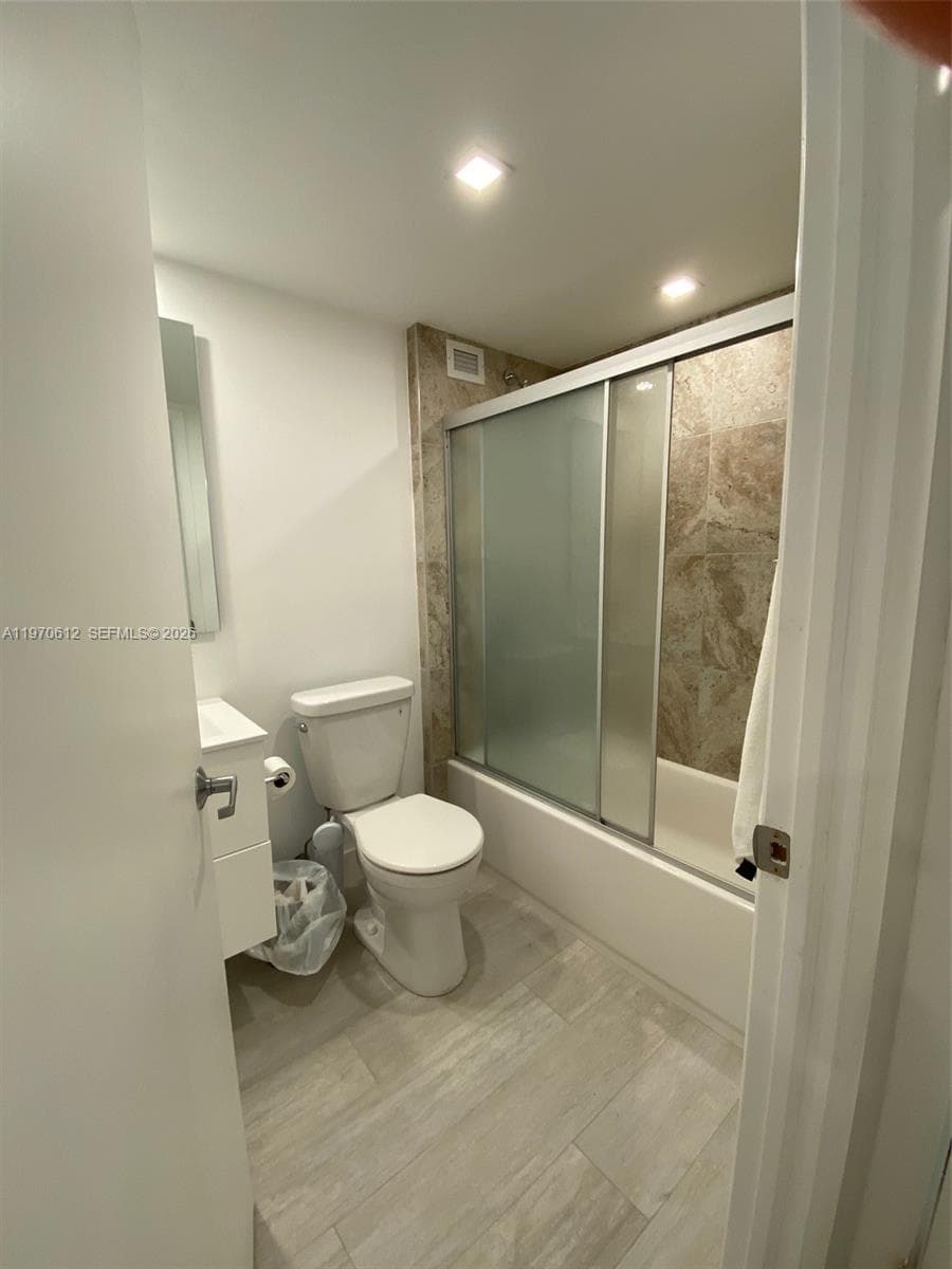 2301 Collins Ave 338 photo 18