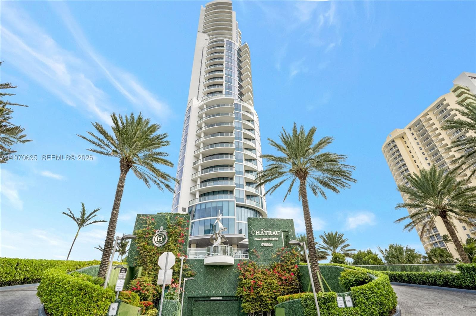 17475 Collins Ave 1