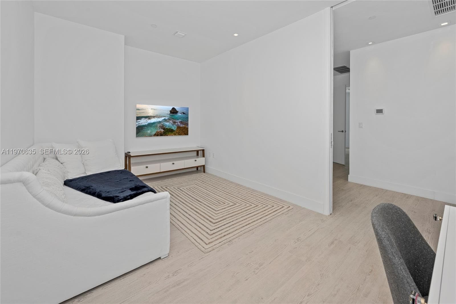 17475 Collins Ave 5