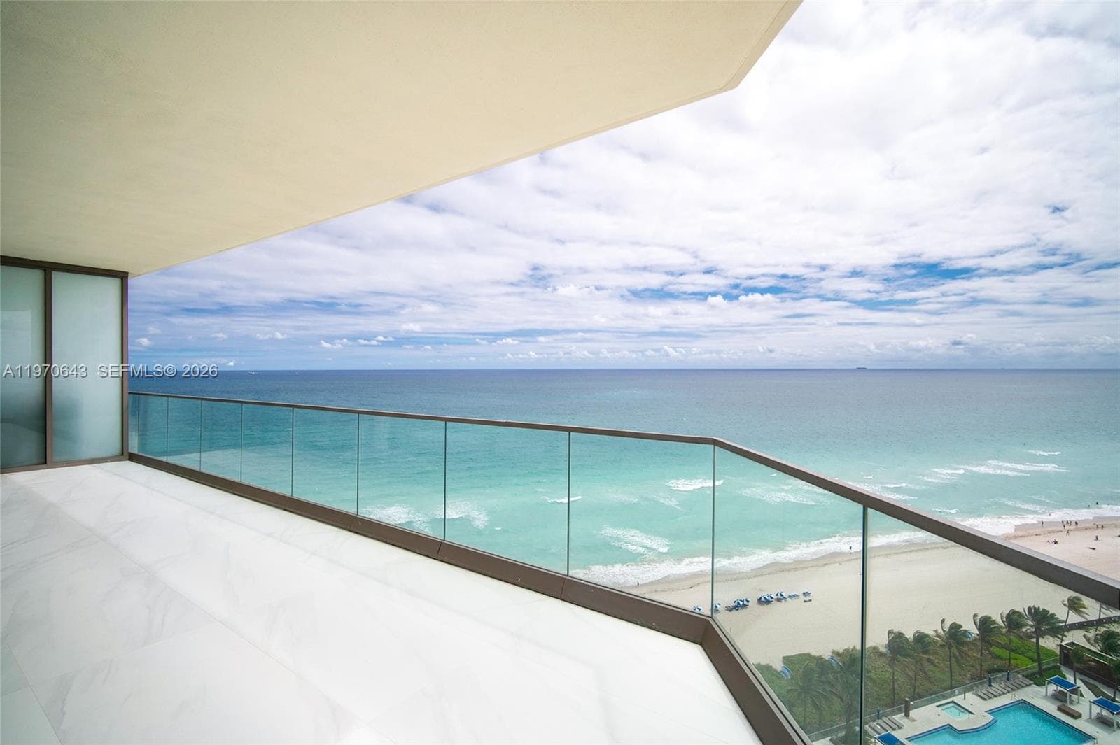 18975 Collins Ave 3