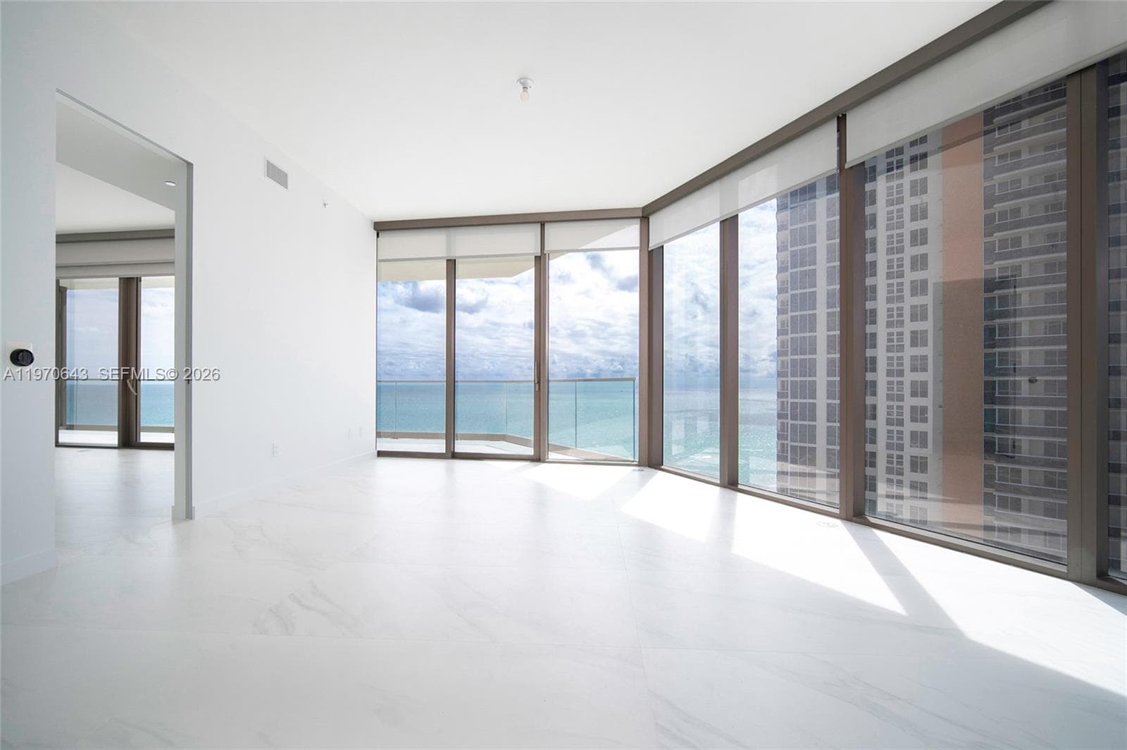 18975 Collins Ave 1