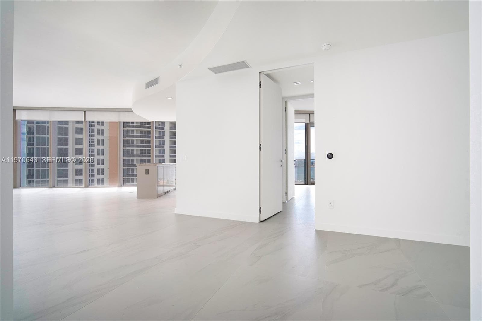 18975 Collins Ave 4