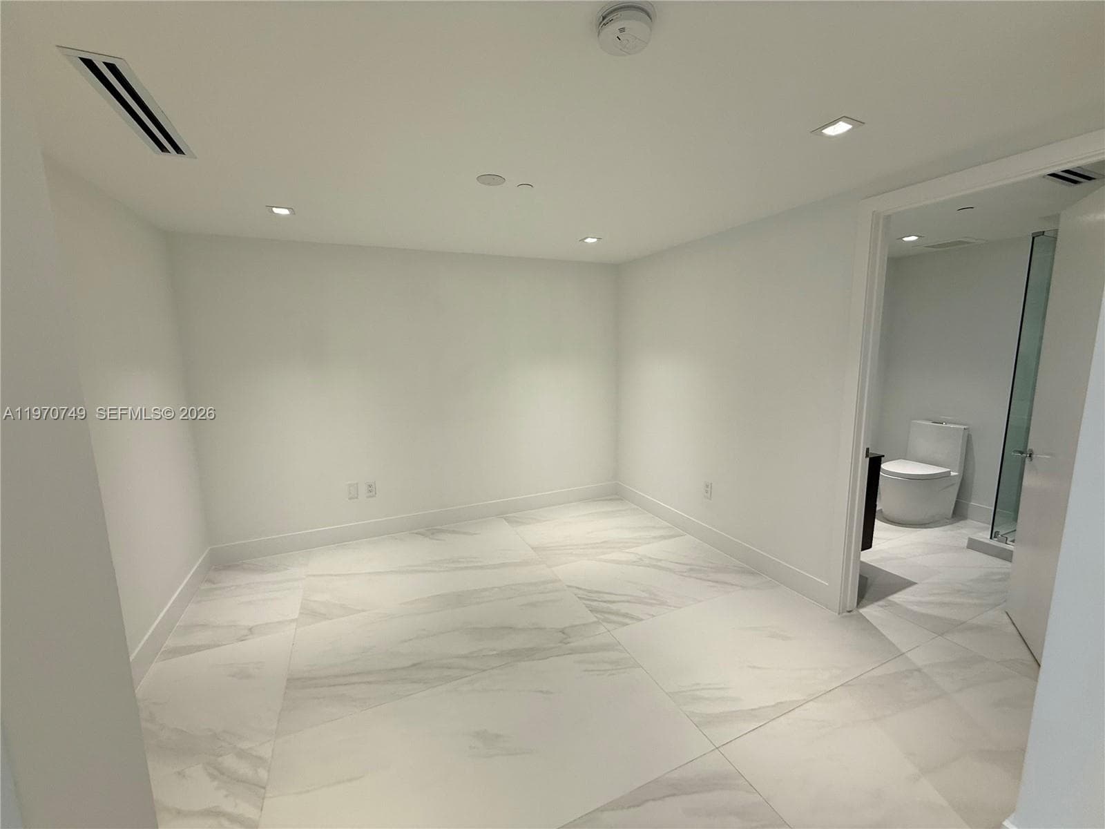 1850 Ocean Dr 1808 photo 6