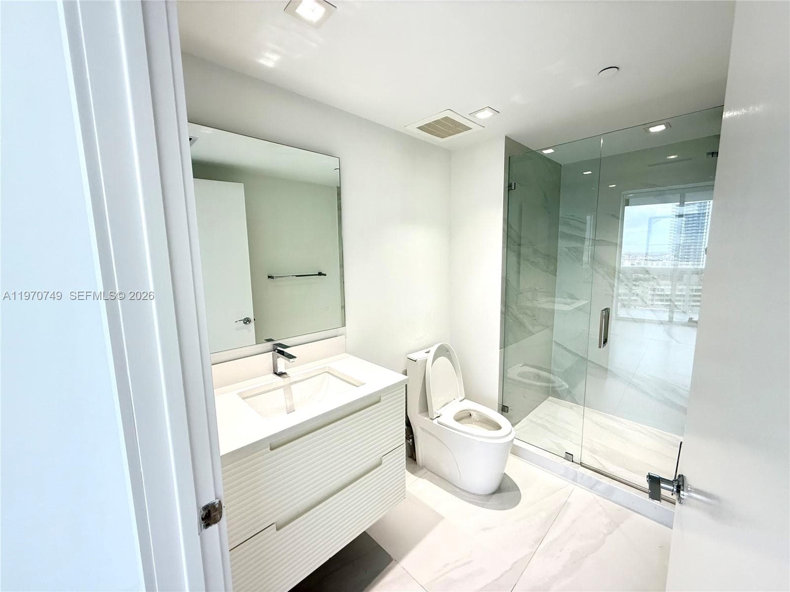 1850 Ocean Dr 1808 photo 16