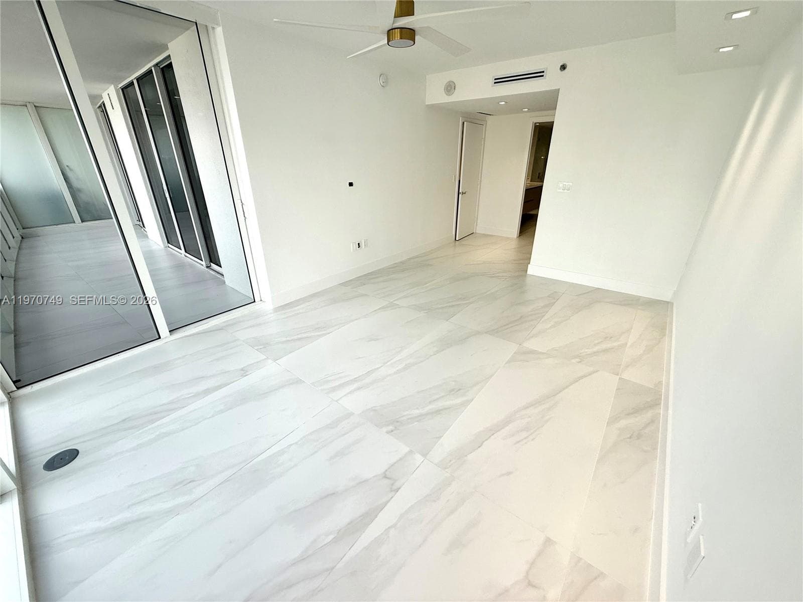 1850 Ocean Dr 1808 photo 20