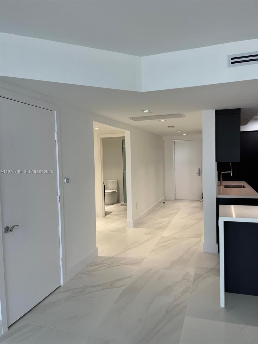 1850 Ocean Dr 1808 photo 9
