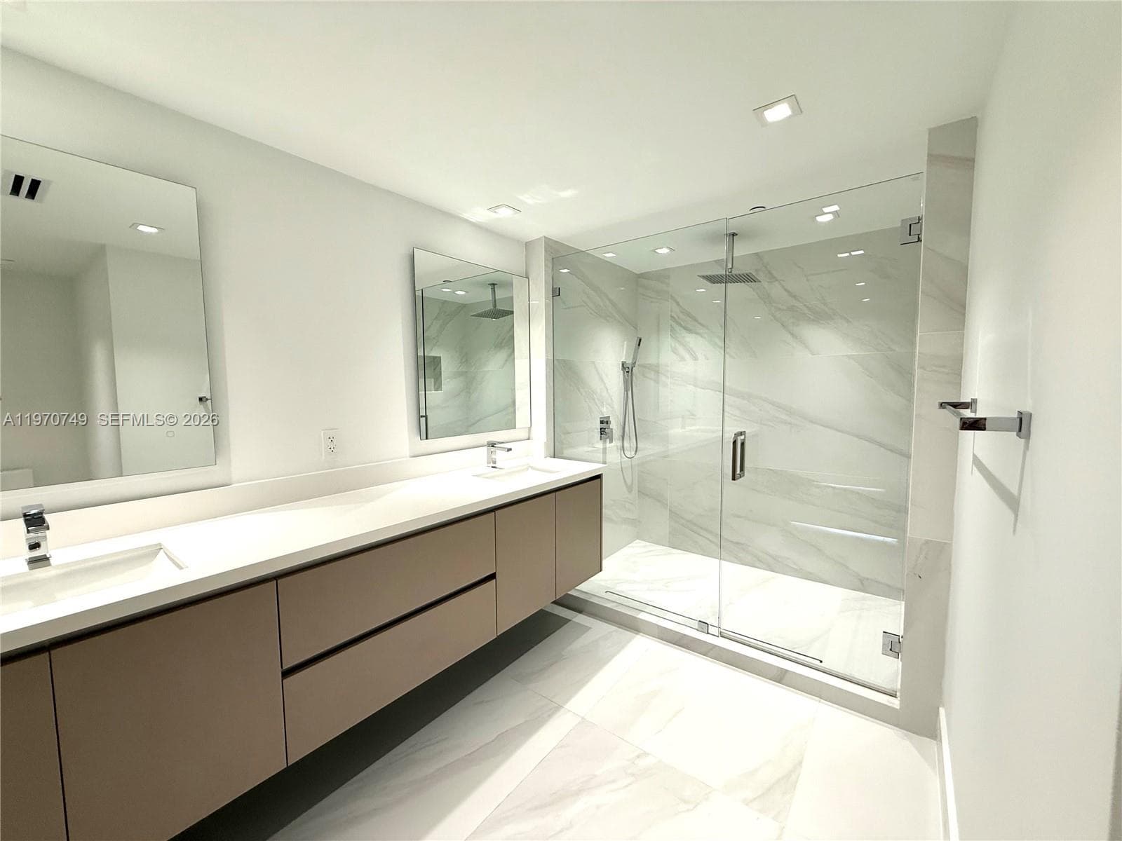 1850 Ocean Dr 1808 photo 24