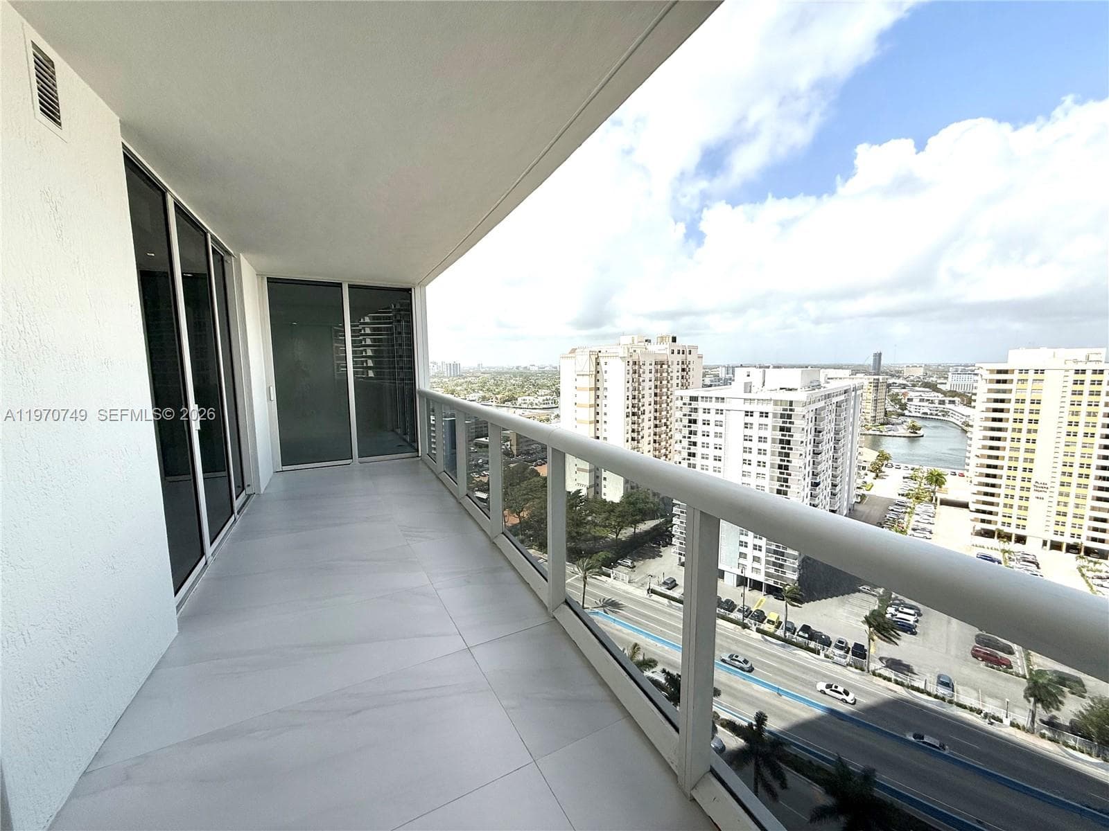 1850 Ocean Dr 1808 photo 14