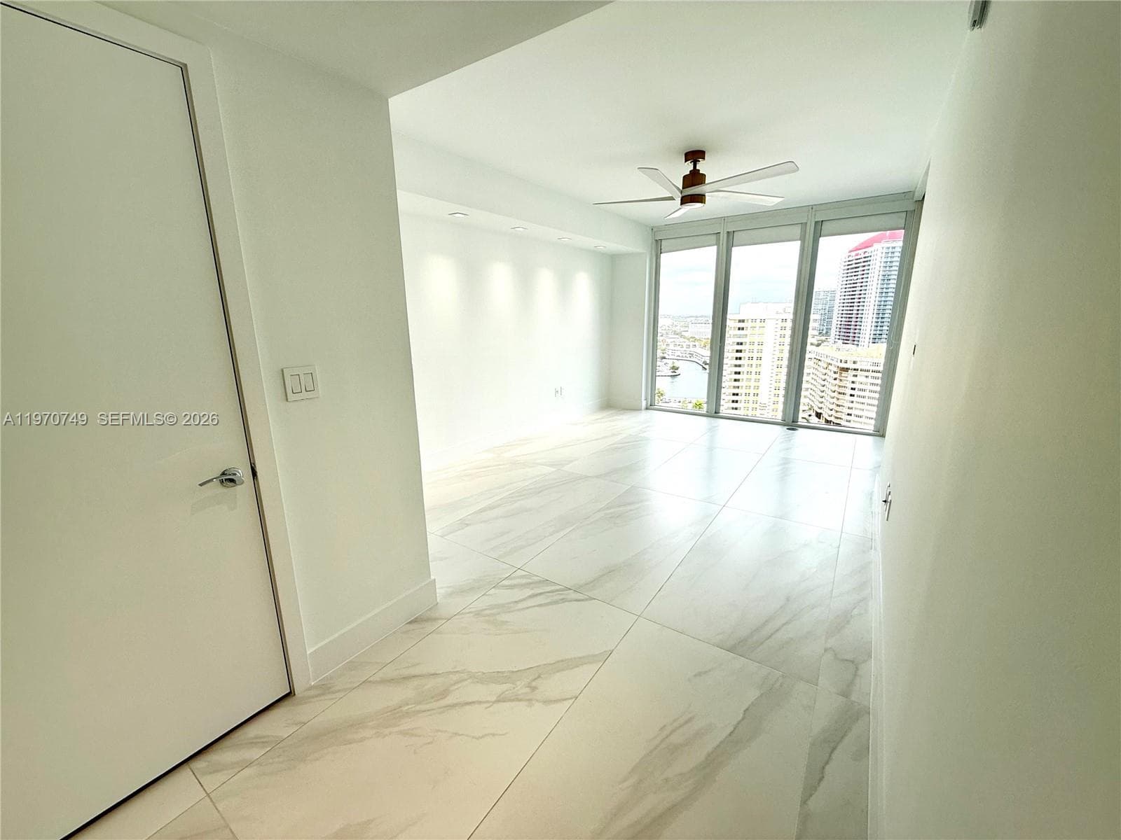 1850 Ocean Dr 1808 photo 18