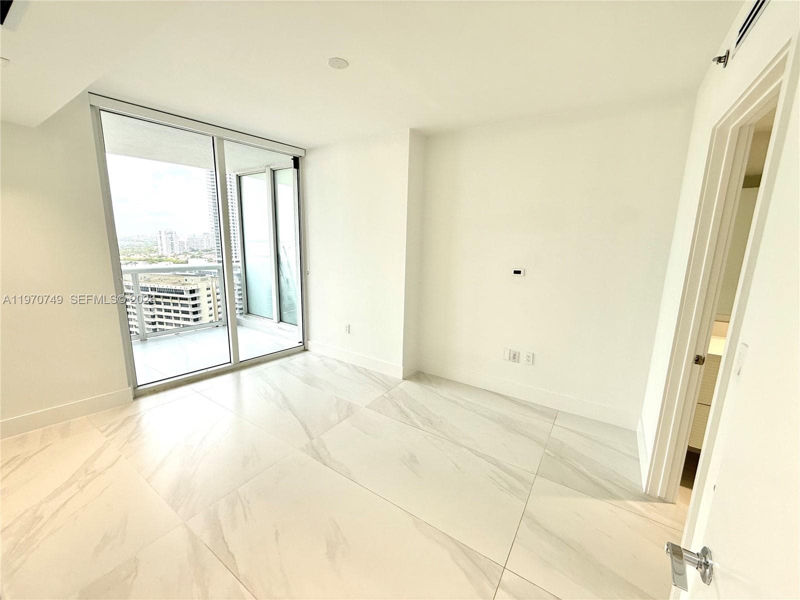 1850 Ocean Dr 1808 photo 15