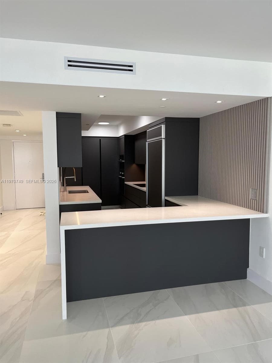 1850 Ocean Dr 1808 photo 11